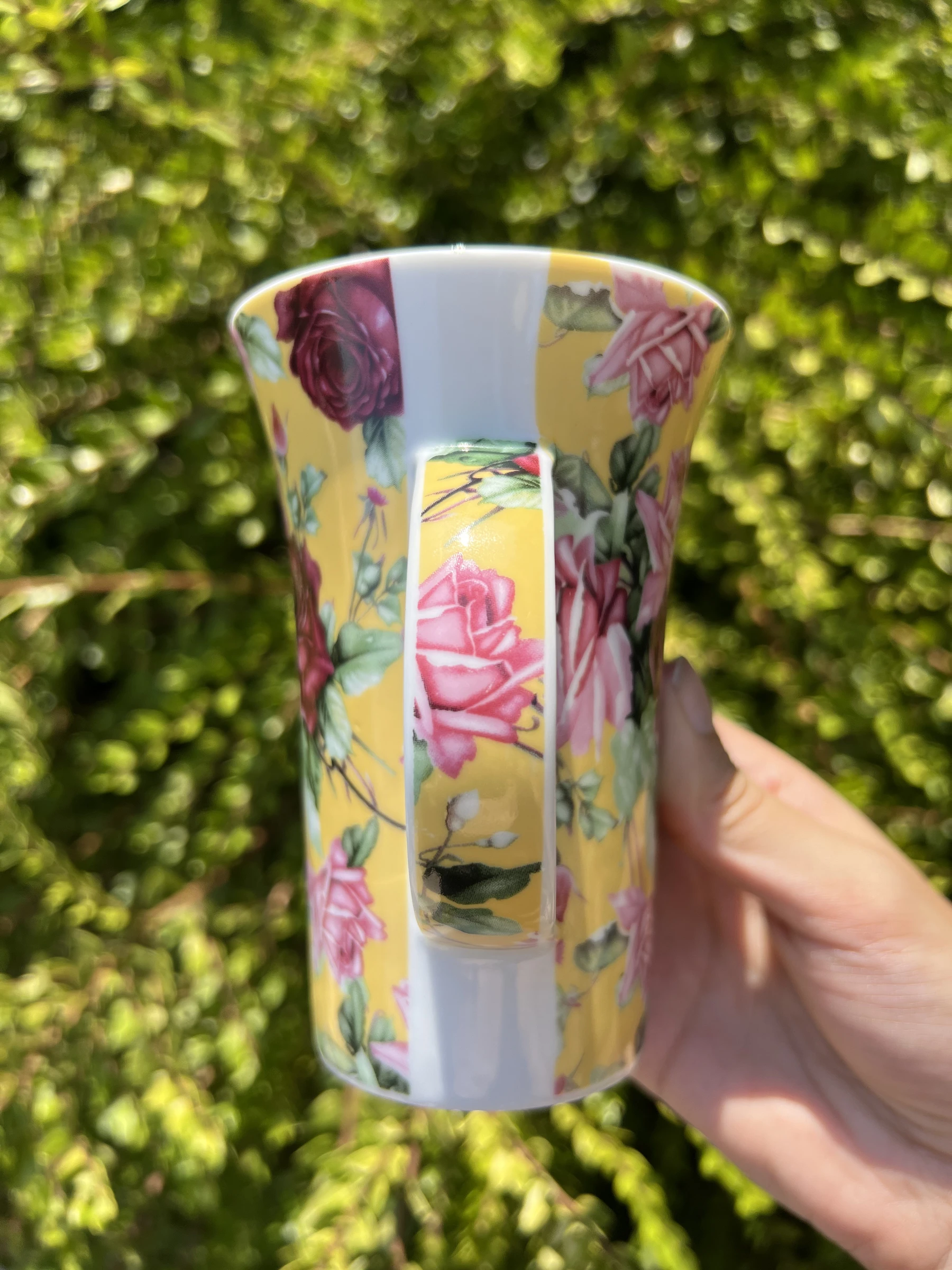 🌹 Lot of 6 large porcelain cups with burgundy rose patterns - Very good condition – photo 3